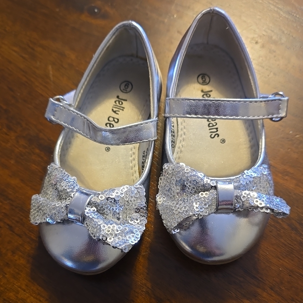 Jelly Beans Shimmering Silver Dress Baby Shoes with Sequined Bow
